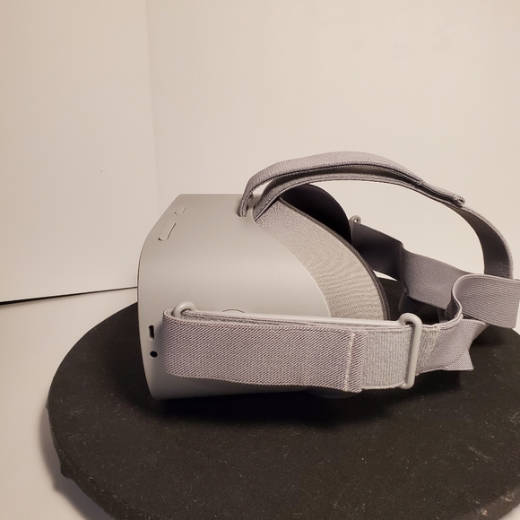 Oculus Go Standalone VR Headset
I had to buy the controller separately (Added) - Picture 4 of 11